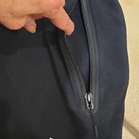 Nike Tech Fleece Black Jogger Cropped Pant Mens M Sweatpants - Picture 4 of 6